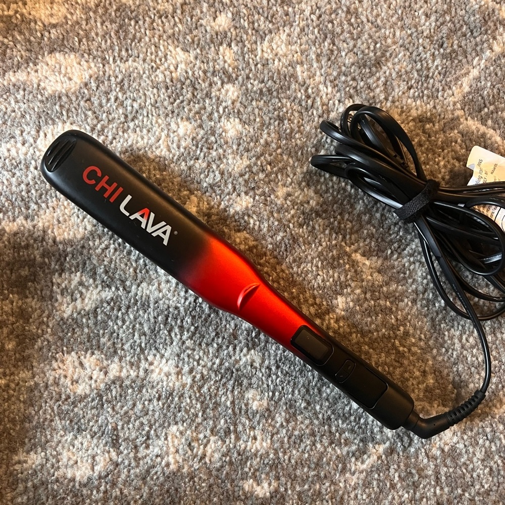 EUC CHI LAVA 1.5” straightener!!